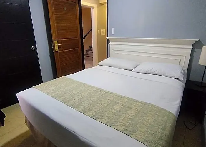 Ralph Anthony Aparthotel Manilla
