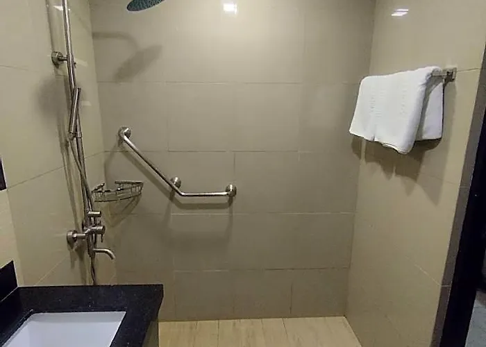 Ralph Anthony Aparthotel Manilla